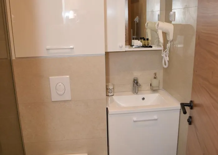 Zlatni Javor Twins 아파트 *