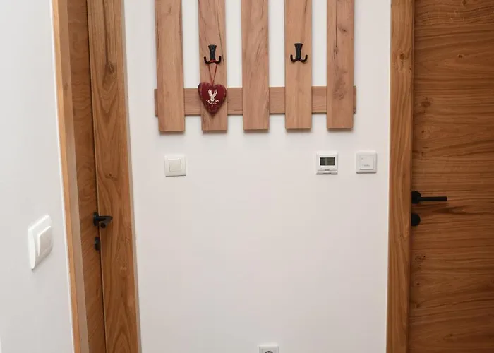 아파트 Zlatni Javor Twins 자호리나