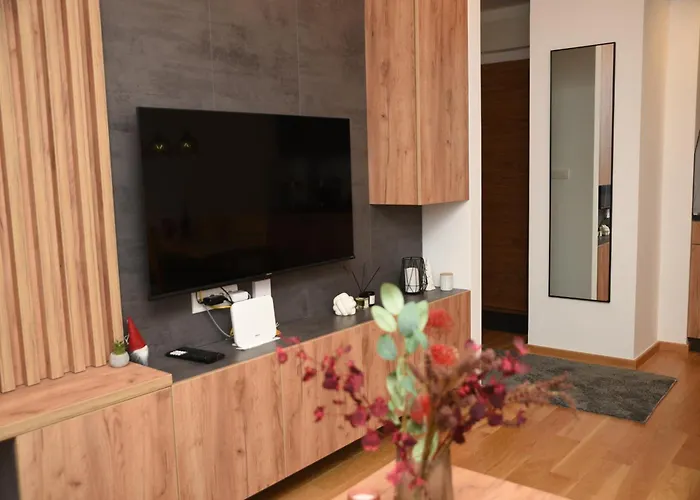 Zlatni Javor Twins 자호리나